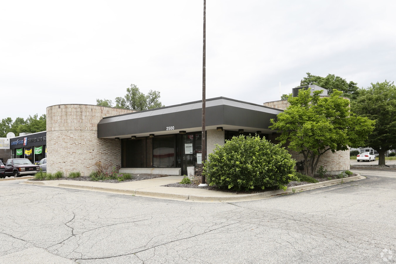 2500 Alpine Ave NW, Grand Rapids, MI 49544