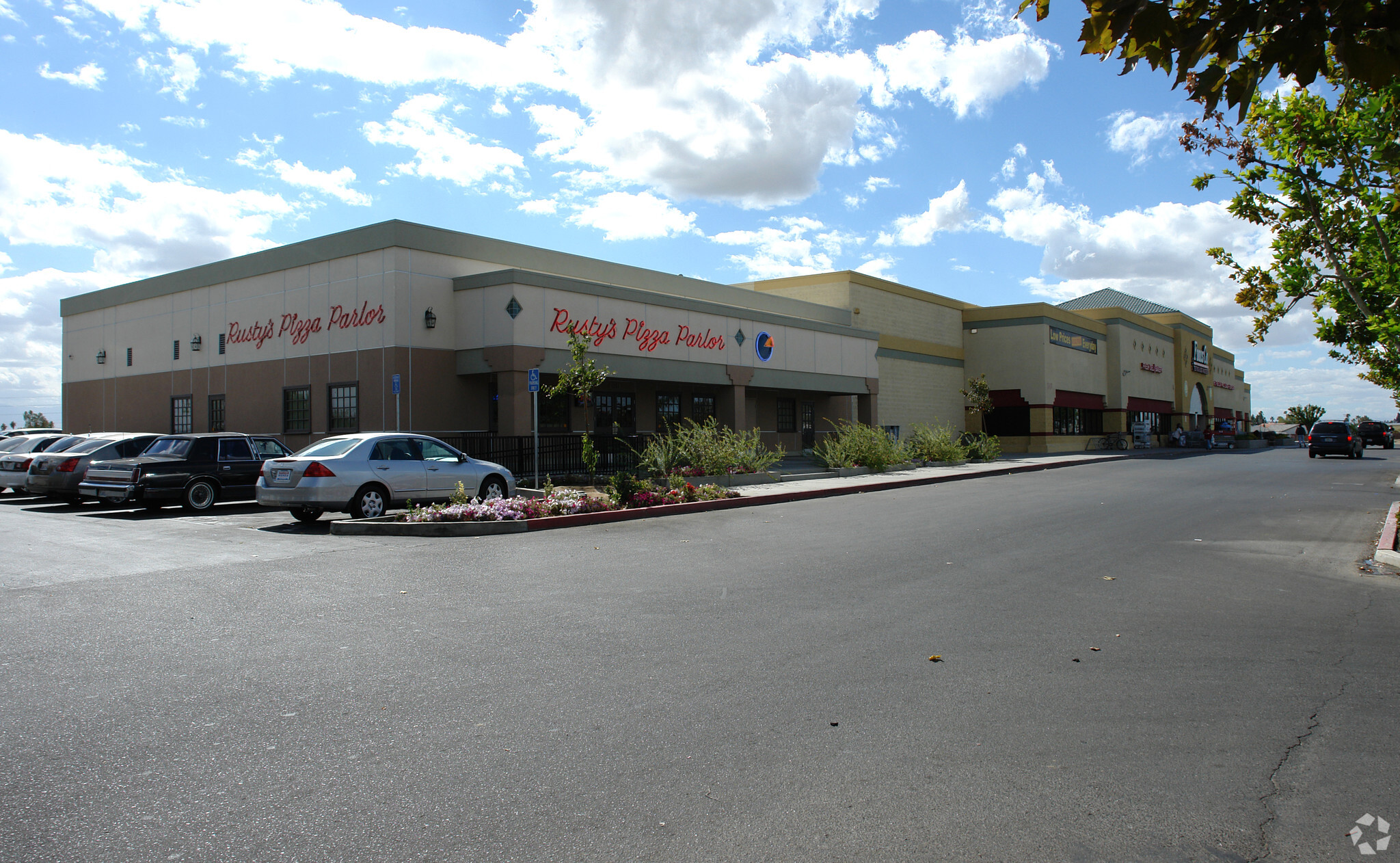 1751-1801 White Ln, Bakersfield, CA for lease Primary Photo- Image 1 of 5