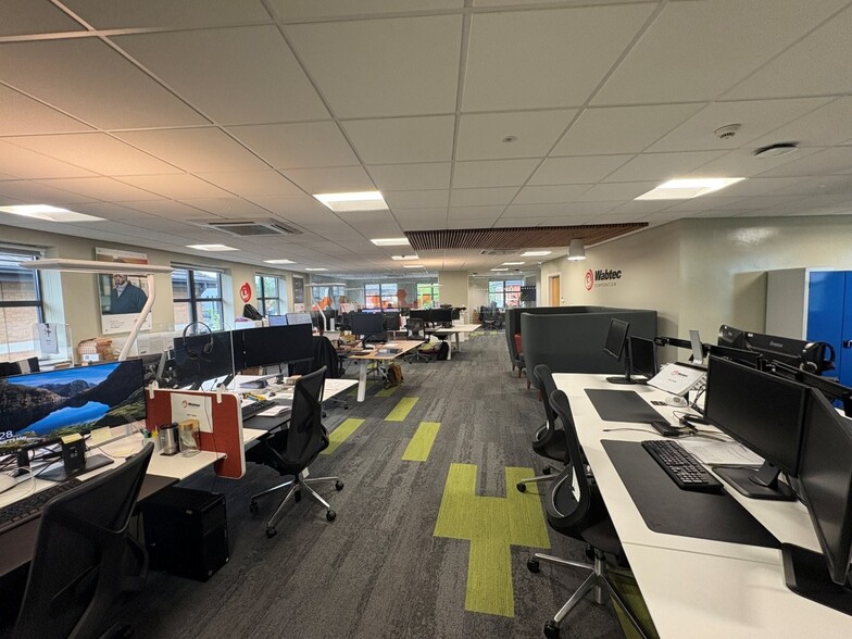 31 Brunel Parkway, Derby for lease - Interior Photo - Image 3 of 5