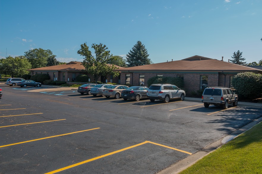 2145 University Park Dr, Okemos, MI for lease - Building Photo - Image 2 of 3