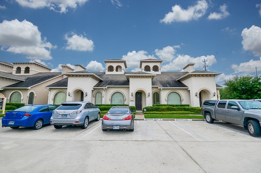 12802 Willow Centre Dr, Houston, TX for sale - Primary Photo - Image 2 of 61