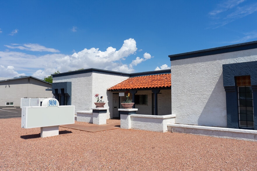 3030 E Cactus Rd, Phoenix, AZ for sale - Building Photo - Image 1 of 6