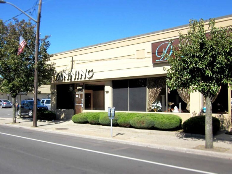 250 Jericho Tpke, Mineola, NY for sale - Primary Photo - Image 1 of 1