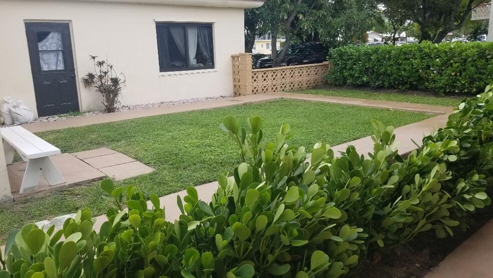 803 NE 8th St, Hallandale Beach, FL for sale - Building Photo - Image 3 of 24