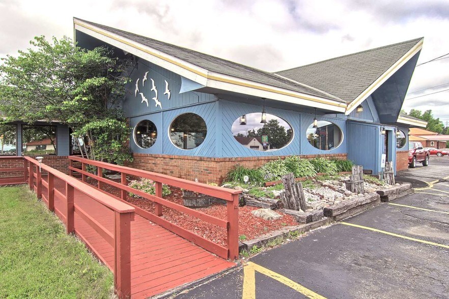 2403 Sunnyside Dr, Cadillac, MI for sale - Primary Photo - Image 1 of 1