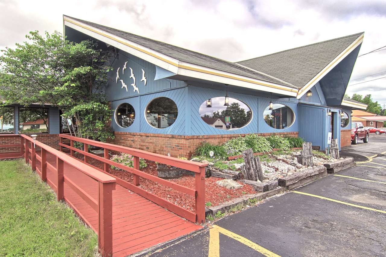 2403 Sunnyside Dr, Cadillac, MI for sale Primary Photo- Image 1 of 1