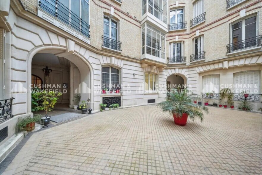 6 Rue De Madrid, Paris for lease - Building Photo - Image 3 of 9
