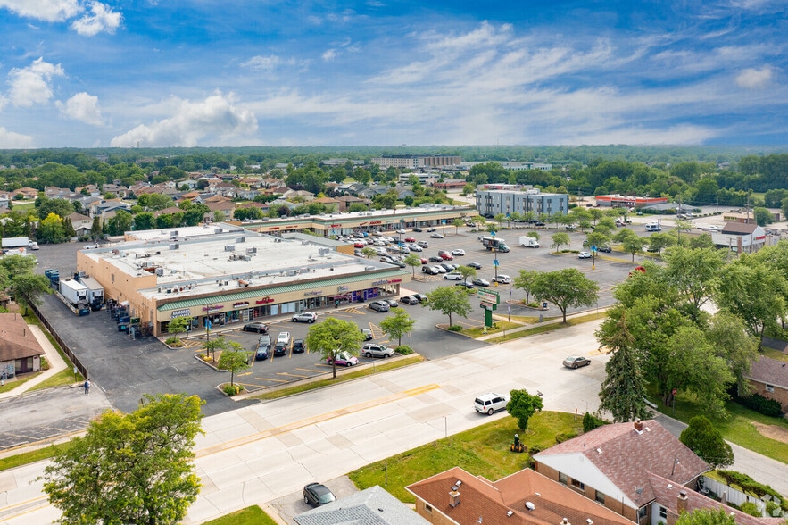 17501-17559 S Kedzie Ave, Hazel Crest, IL for lease - Building Photo - Image 2 of 41