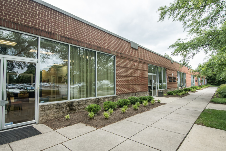 1946-1954 W Isaac Newton Sq, Reston, VA for lease - Building Photo - Image 2 of 3