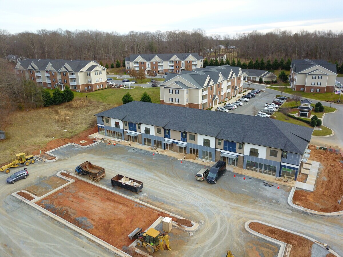 1040 Gables Dr, Forest, VA, 24551 Retail Space For Lease