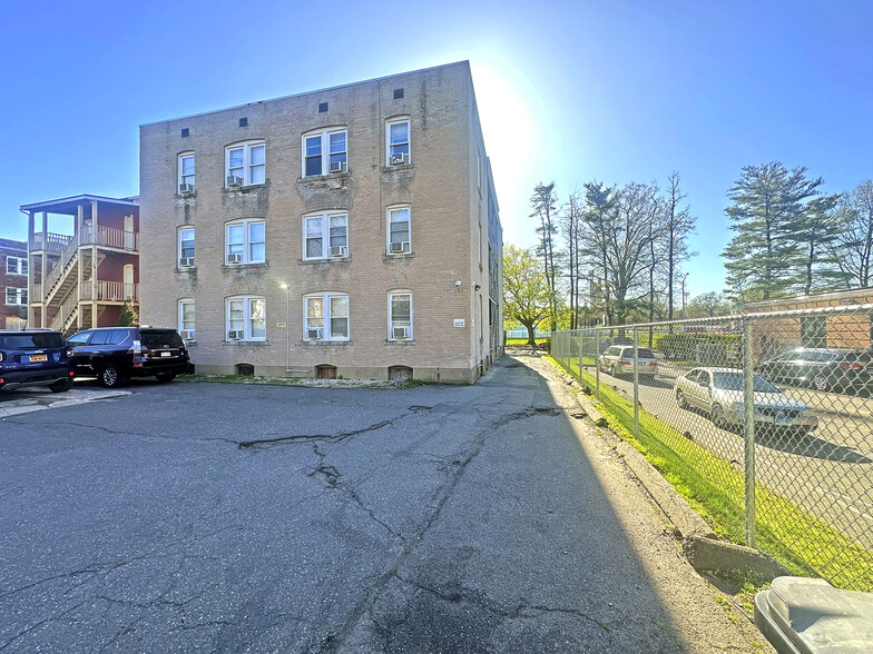 1526-1528 Broad St, Hartford, CT for sale - Building Photo - Image 3 of 7