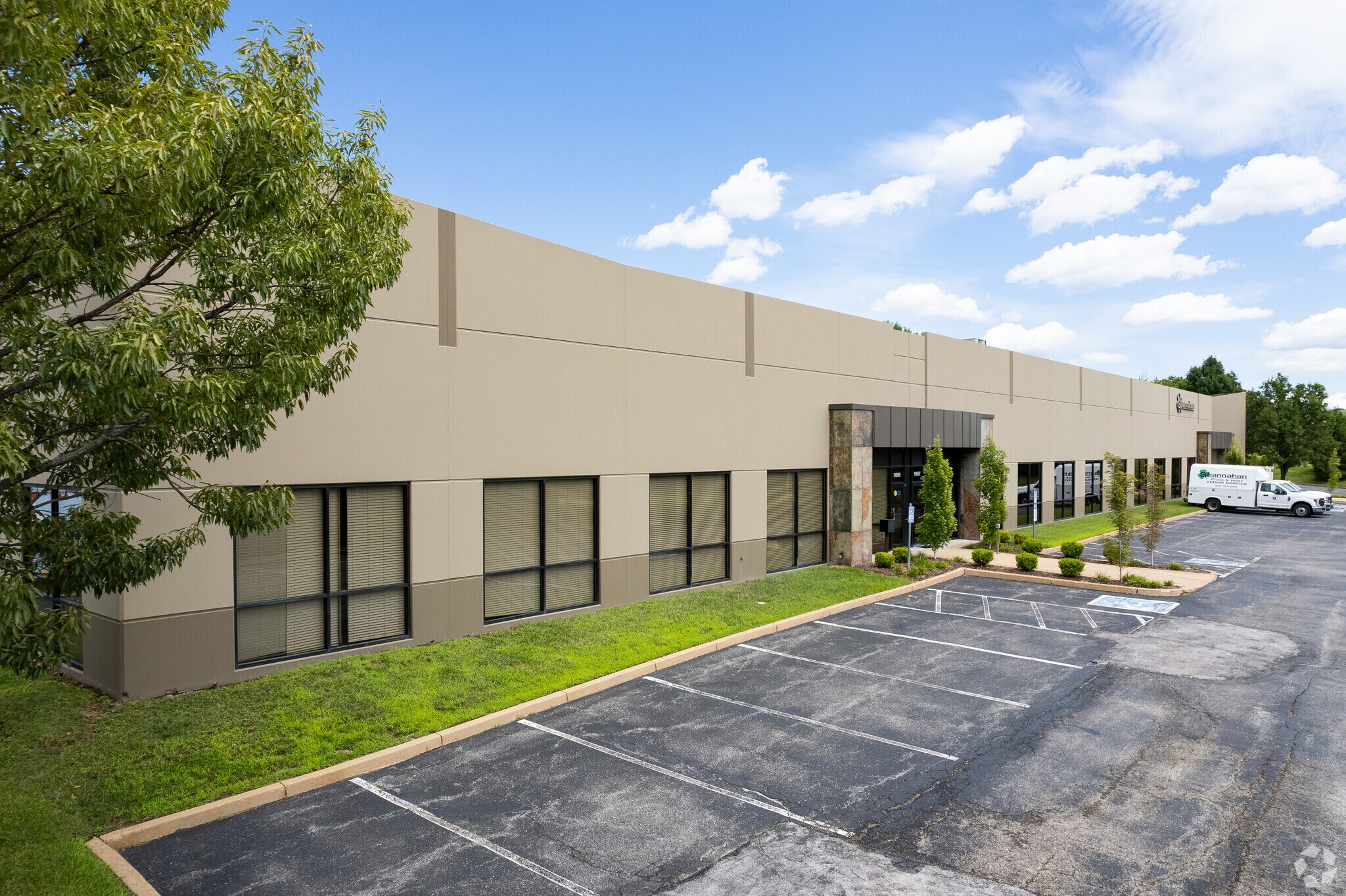 11695-11699 Lakeside Crossing Ct, Saint Louis, MO for lease Primary Photo- Image 1 of 5