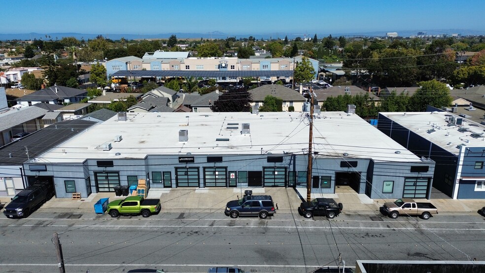 1027-1039 S Claremont St, San Mateo, CA for lease - Building Photo - Image 1 of 7