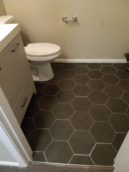 9304 New Lagrange Rd, Louisville, KY for lease - Building Photo - Image 2 of 8