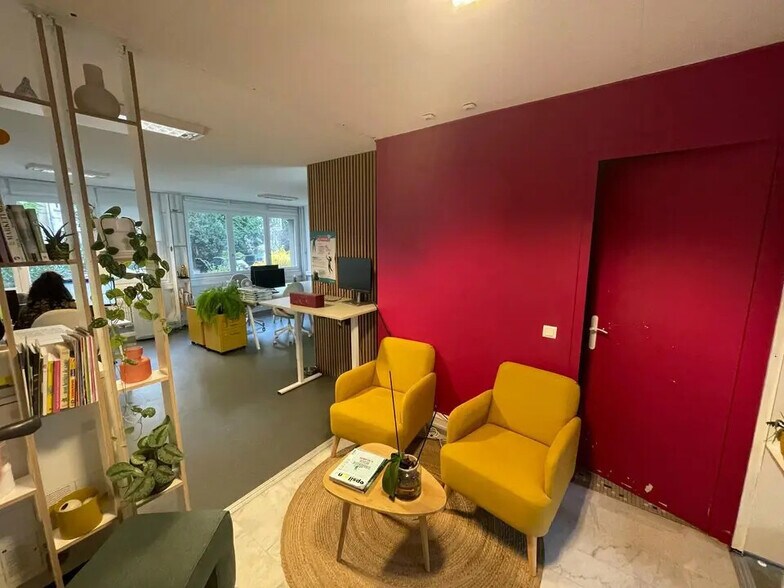 Office in Lyon for lease - Interior Photo - Image 2 of 9
