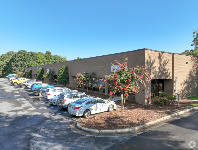 2020 Starita Rd, Charlotte, NC for lease - Primary Photo - Image 2 of 5