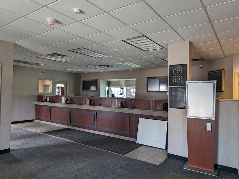 26700 Royalton Rd, Columbia Station, OH for lease - Interior Photo - Image 2 of 3