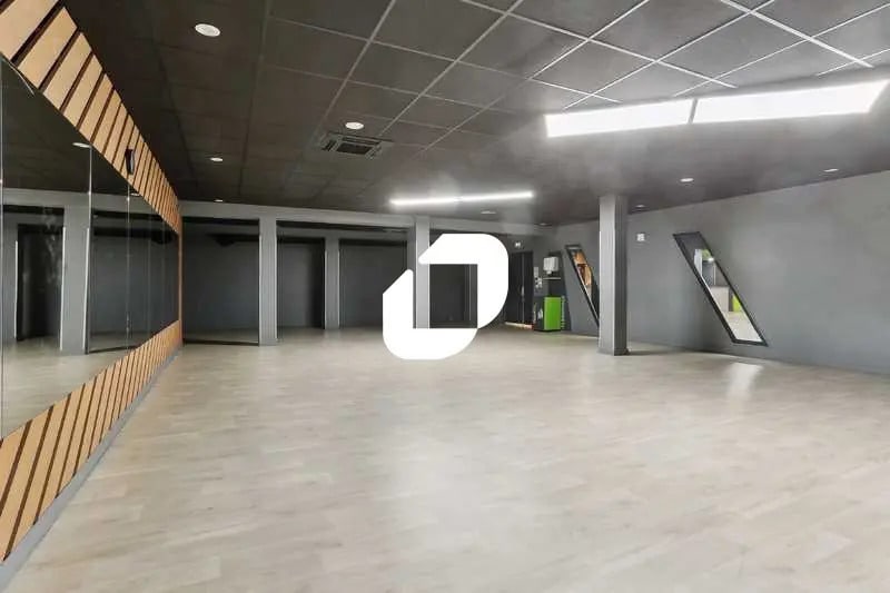 12-14 Rue Avaulée, Malakoff for lease - Interior Photo - Image 3 of 9