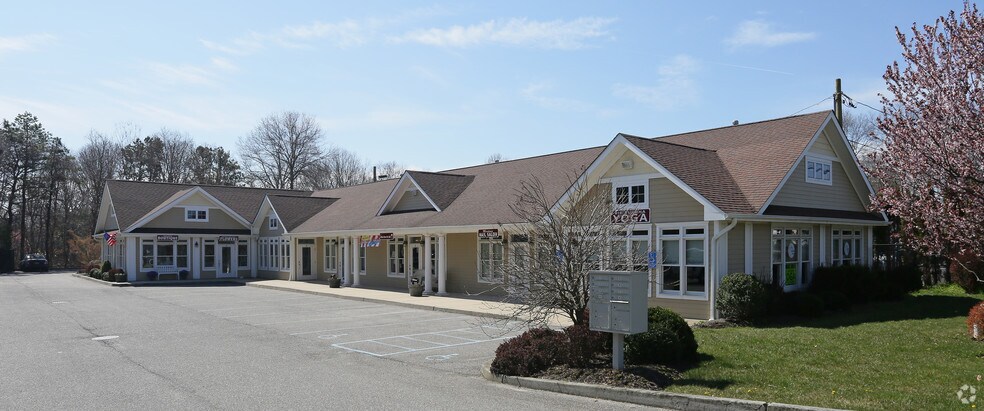 78 Montauk Hwy, East Moriches, NY for sale - Primary Photo - Image 1 of 1