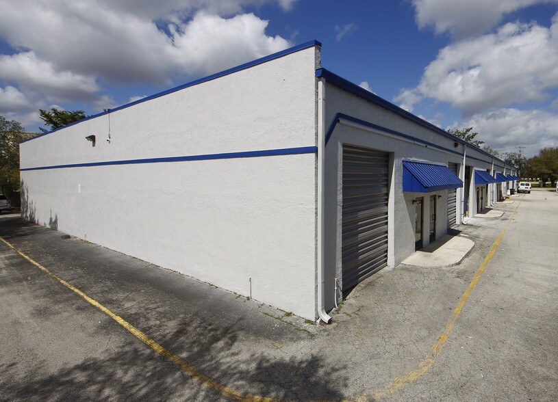 10330-10372 NW 55th St, Sunrise, FL for lease - Building Photo - Image 3 of 4