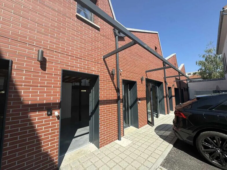 Office in Lyon for lease - Building Photo - Image 2 of 13