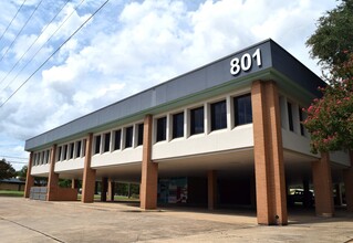 801 E Border St, Arlington, TX for lease Building Photo- Image 1 of 3