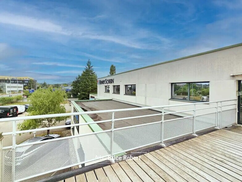 Flex in Limonest for lease - Building Photo - Image 2 of 8