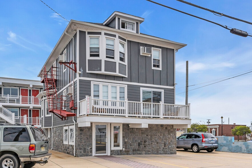 61 Sumner Ave, Seaside Heights, NJ for sale - Primary Photo - Image 1 of 43