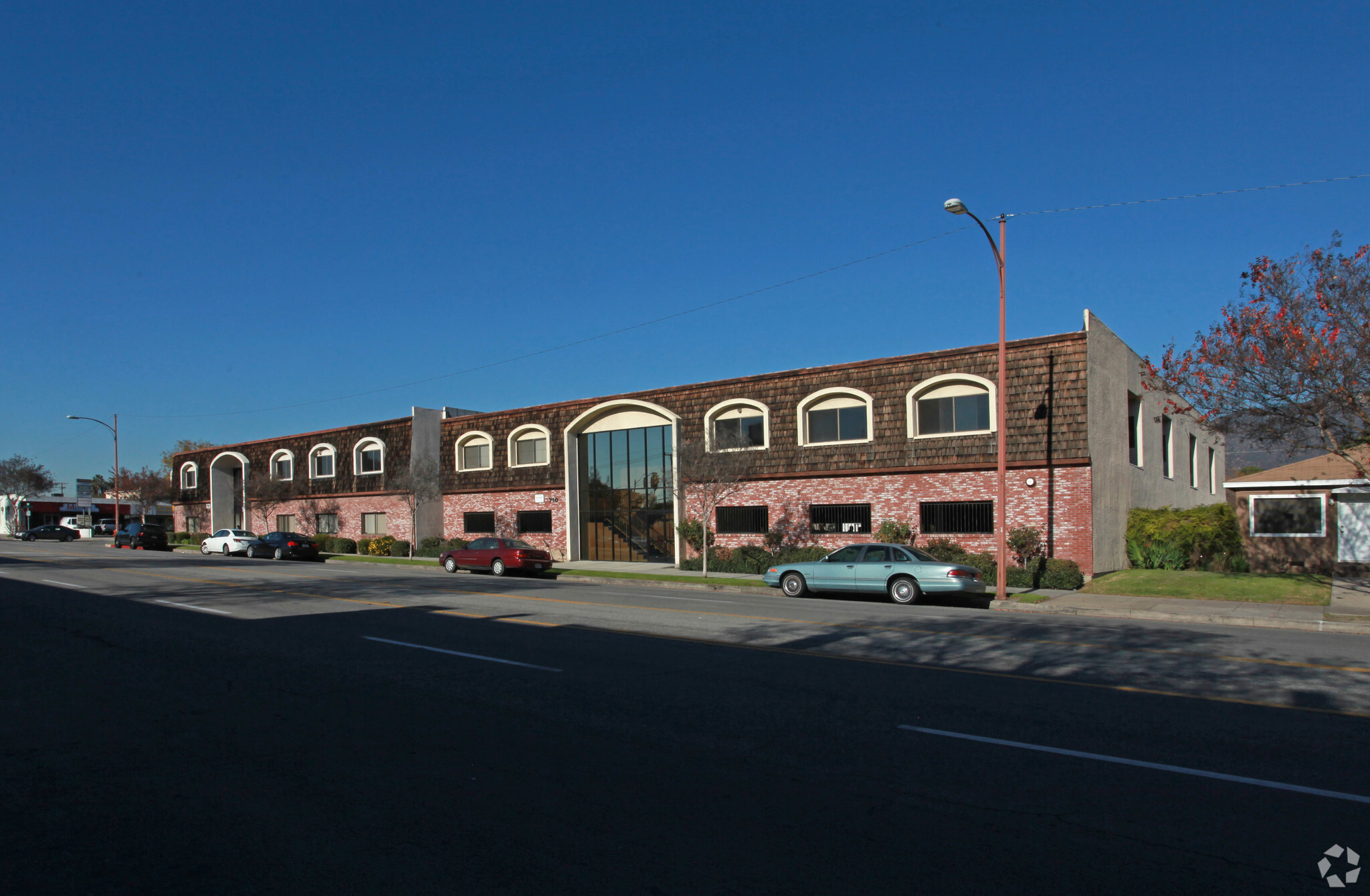 710 S Victory Blvd, Burbank, CA for lease Primary Photo- Image 1 of 3