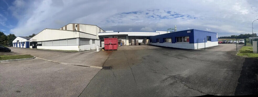 Industrial in Isneauville for lease - Building Photo - Image 1 of 8