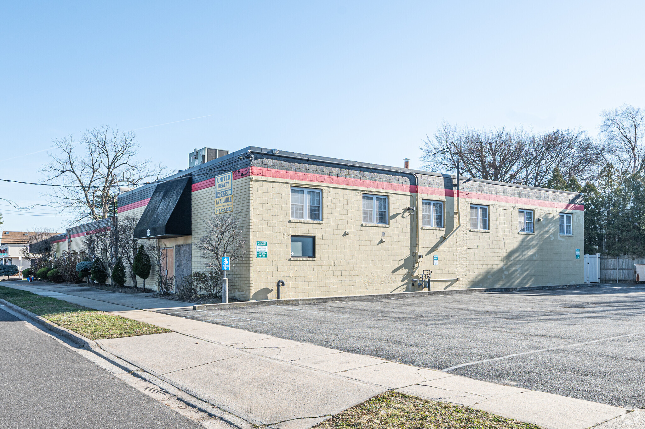 1834 Lansdowne Ave, Merrick, NY for sale Primary Photo- Image 1 of 6