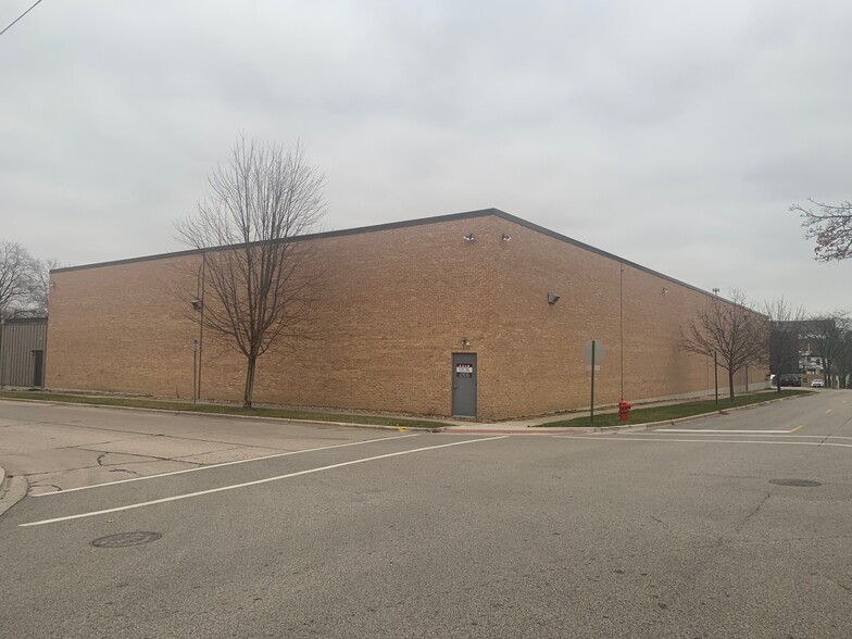 410 E Church St, Libertyville, IL for lease - Building Photo - Image 2 of 6