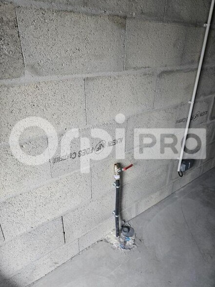Industrial in Marcheprime for lease - Interior Photo - Image 3 of 7