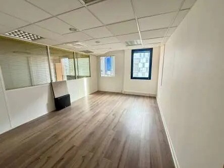 Office in Évry-Courcouronnes for lease Interior Photo- Image 1 of 7