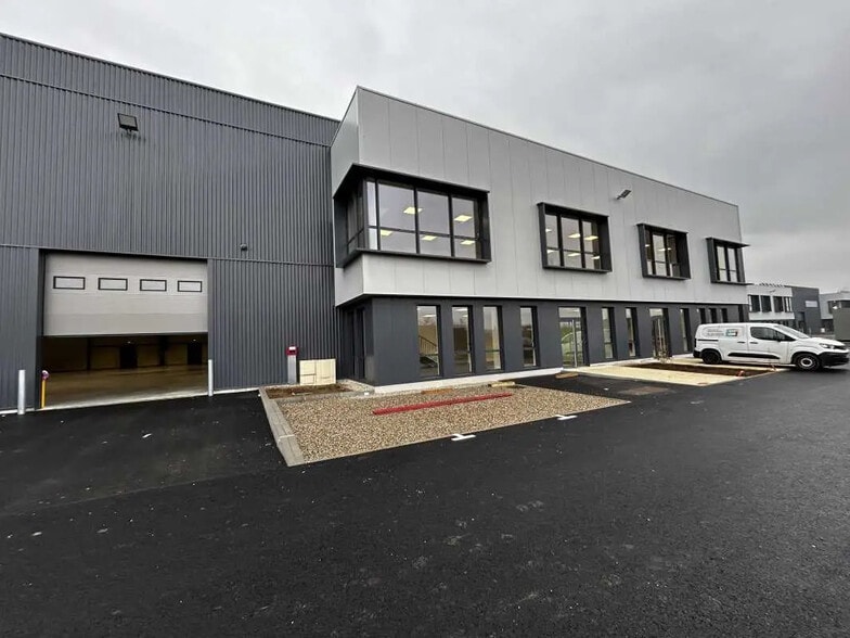 Flex in Saint-Priest for lease - Building Photo - Image 1 of 21