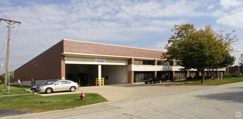 190-198 W Carpenter Ave, Wheeling, IL for lease - Primary Photo - Image 1 of 5