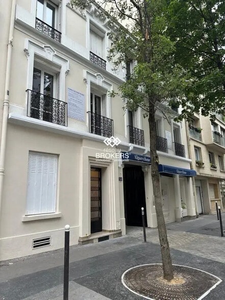 Retail in Paris for lease - Building Photo - Image 1 of 11