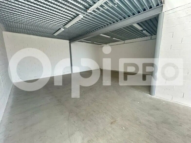 Flex in Guibeville for lease - Interior Photo - Image 3 of 9