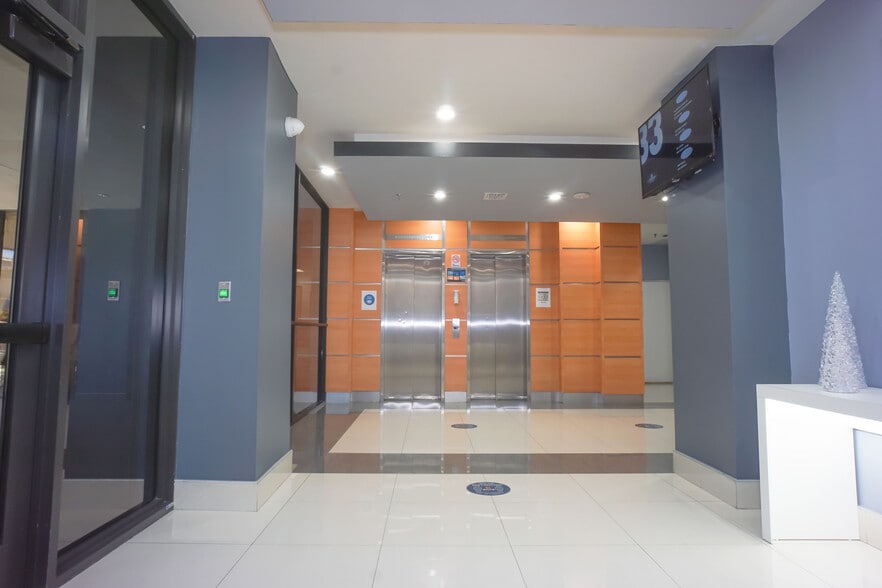 33 SW 2nd Ave, Miami, FL for lease - Interior Photo - Image 3 of 6