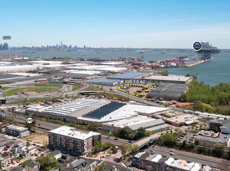 130 Pulaski St, Bayonne, NJ for lease - Building Photo - Image 2 of 4