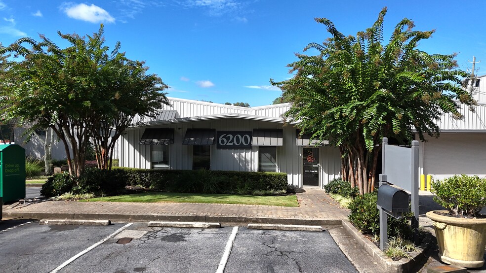 6200 Ross Rd, Doraville, GA for lease - Building Photo - Image 3 of 4