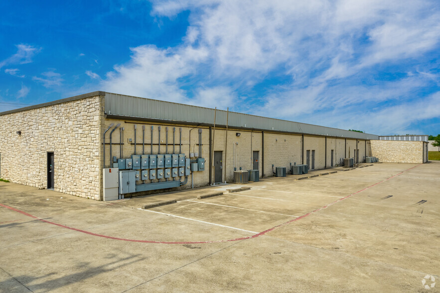 7017 Baker Blvd, Richland Hills, TX for lease - Building Photo - Image 3 of 4