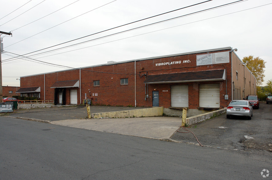 353 Camer Dr, Bensalem, PA for lease - Building Photo - Image 3 of 10