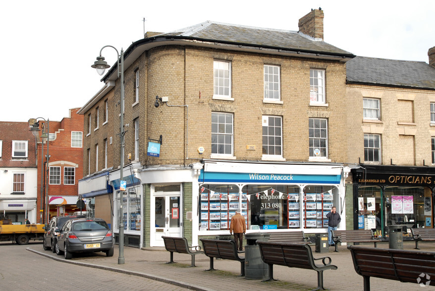 29 Market Sq, Biggleswade for sale - Primary Photo - Image 1 of 1