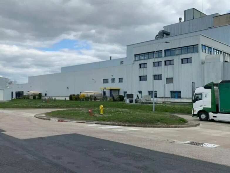 Flex in Troyes for lease - Building Photo - Image 1 of 8