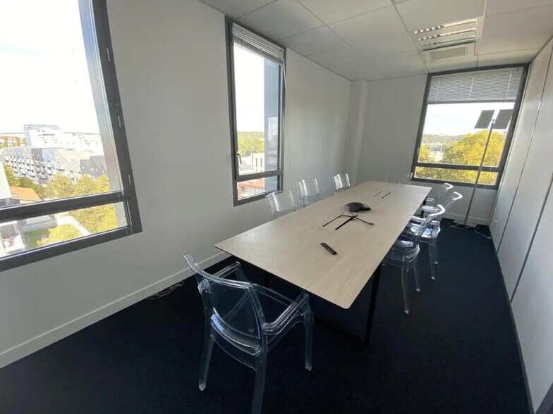 Office in Bordeaux for lease - Interior Photo - Image 3 of 7