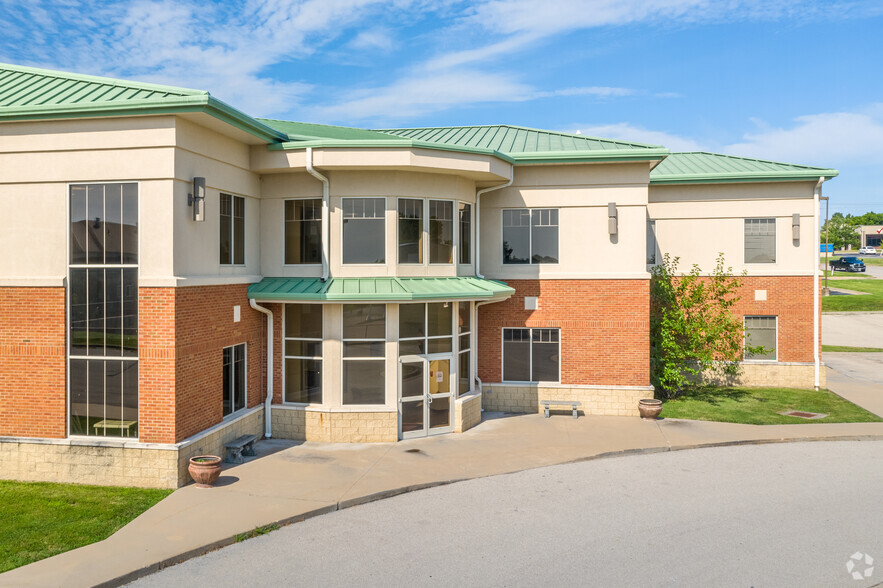 Office in Jefferson City, MO for sale - Primary Photo - Image 1 of 1