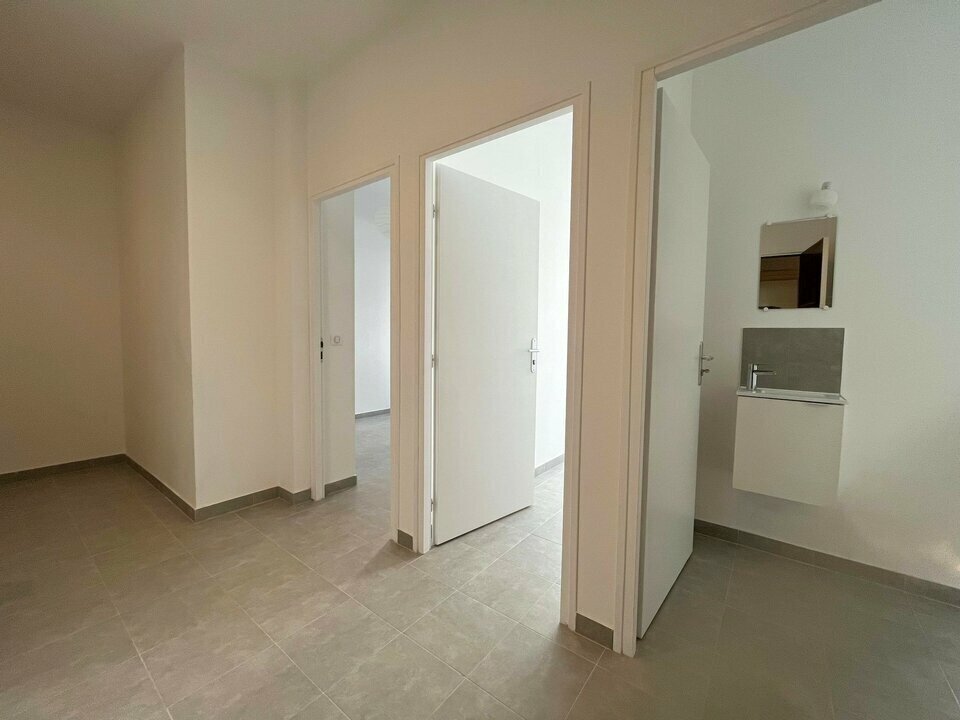 Office in Nice for lease Interior Photo- Image 1 of 8