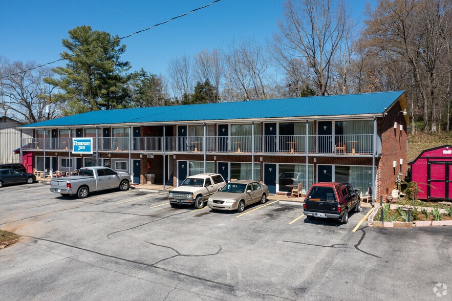 1142 Volunteer St, Church Hill, TN 37642