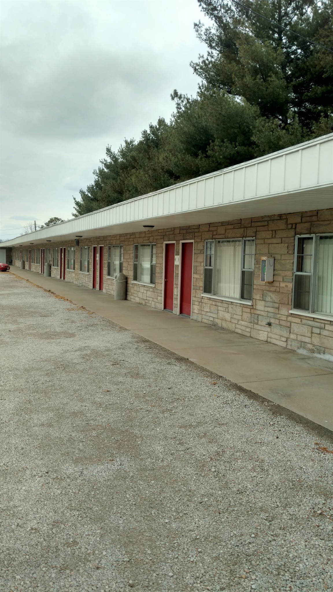 1000 W Cumberland Rd, Saint Elmo, IL for sale Building Photo- Image 1 of 1